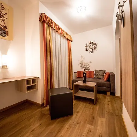 מלון Garni Wolfgang 3*